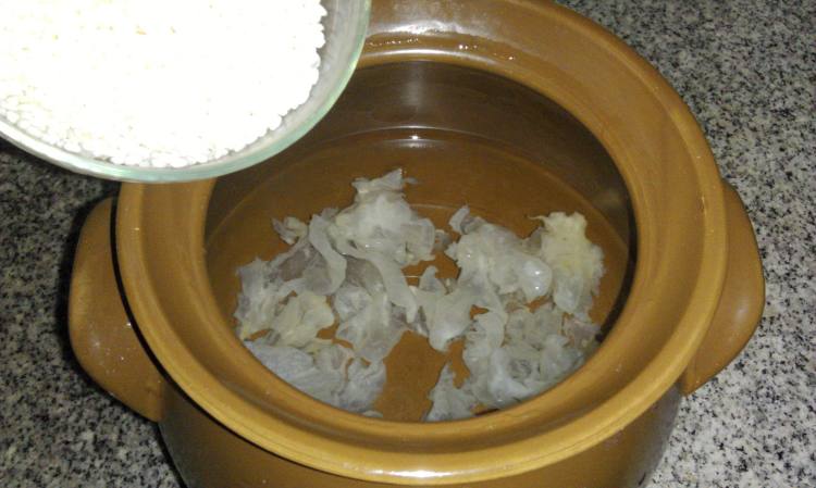 山药红枣银耳粥步骤4