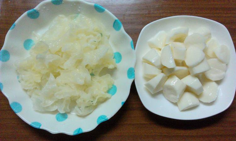 山药红枣银耳粥步骤2