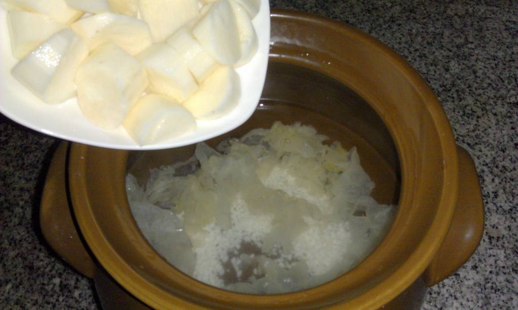 山药红枣银耳粥步骤5