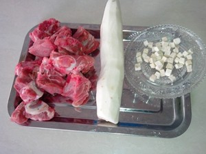 茯苓山药龙骨汤步骤1