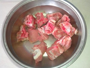茯苓山药龙骨汤步骤2