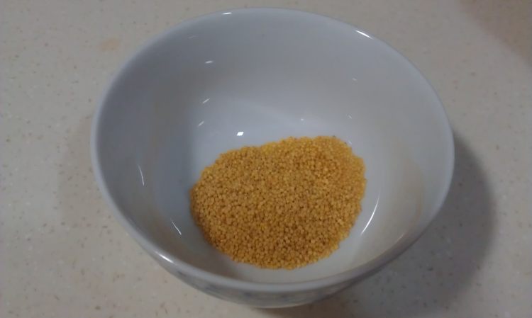 山药枸杞二米粥步骤1