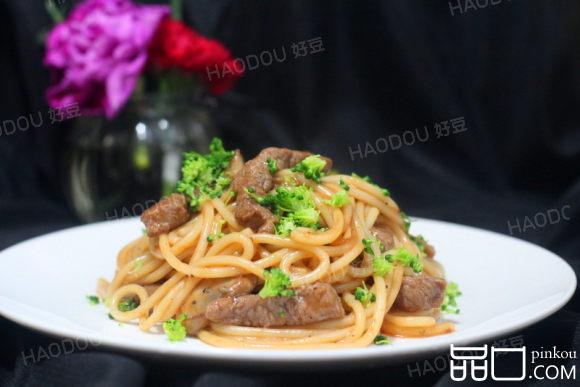 酱汁牛排意面