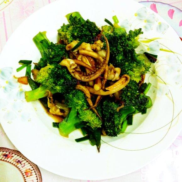 西兰花炒鱿鱼须