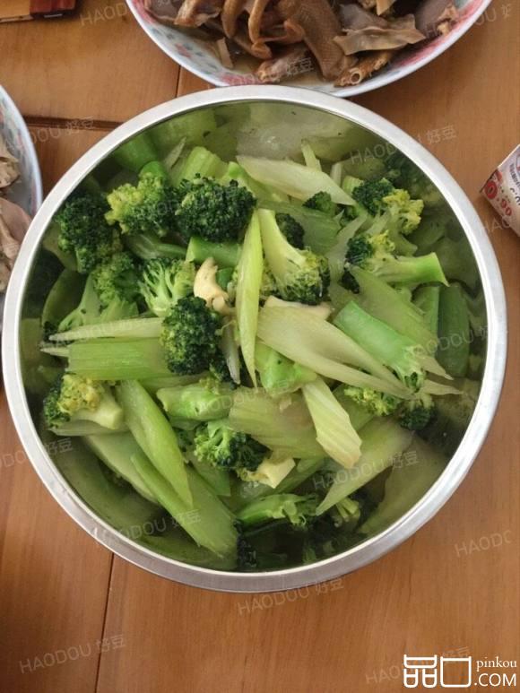 西兰花炒西芹