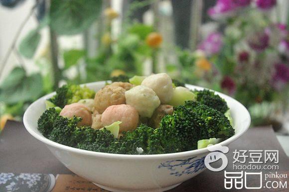 西兰花煮鱼丸
