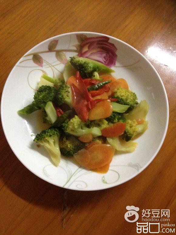 胡萝卜片炒西兰花
