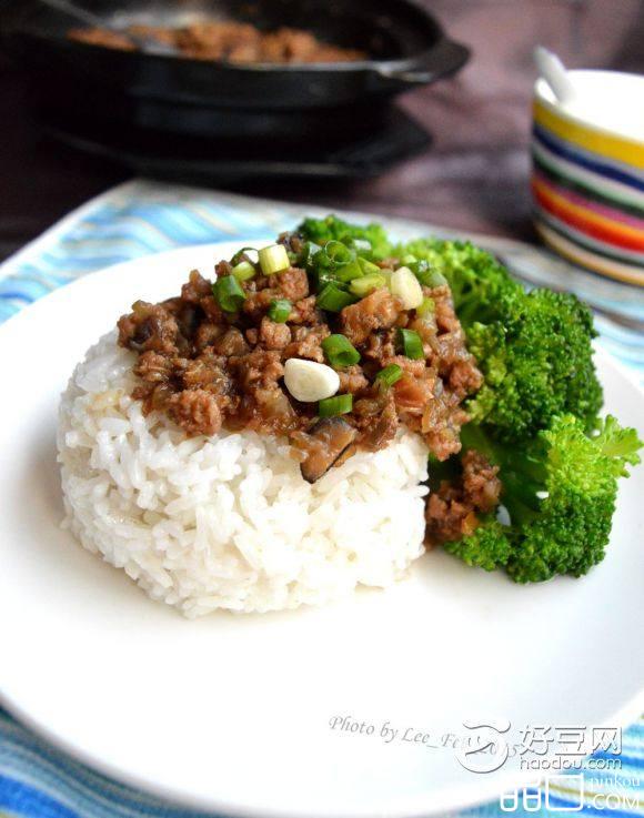 西兰花肉燥饭