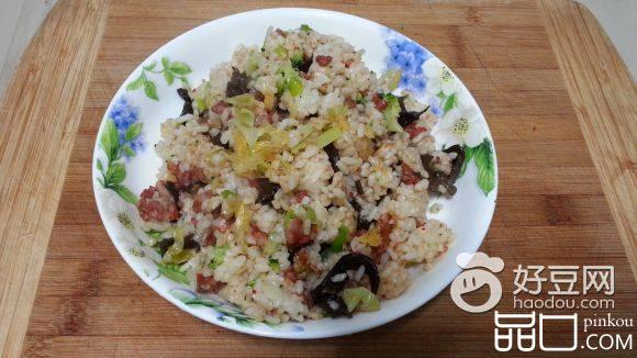 腊肠木耳西兰花炒饭