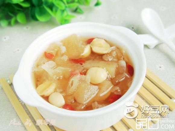 苹果莲子炖银耳