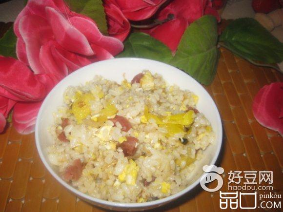 菠萝腊肠炒饭