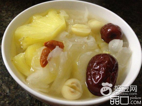 菠萝银耳莲子红枣汤