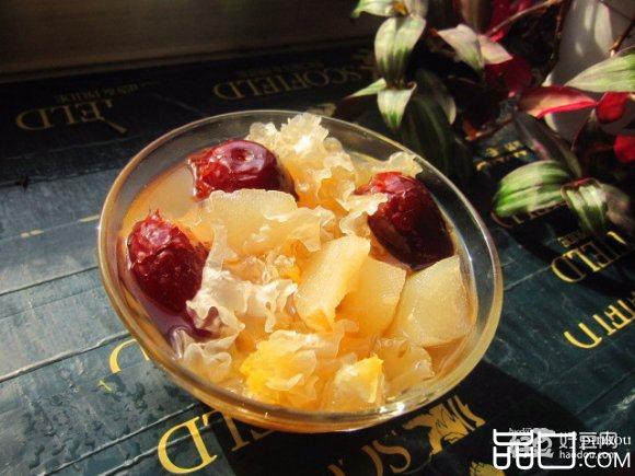 红枣银耳冰糖梨水