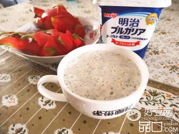 香蕉火龙果酸奶奶昔
