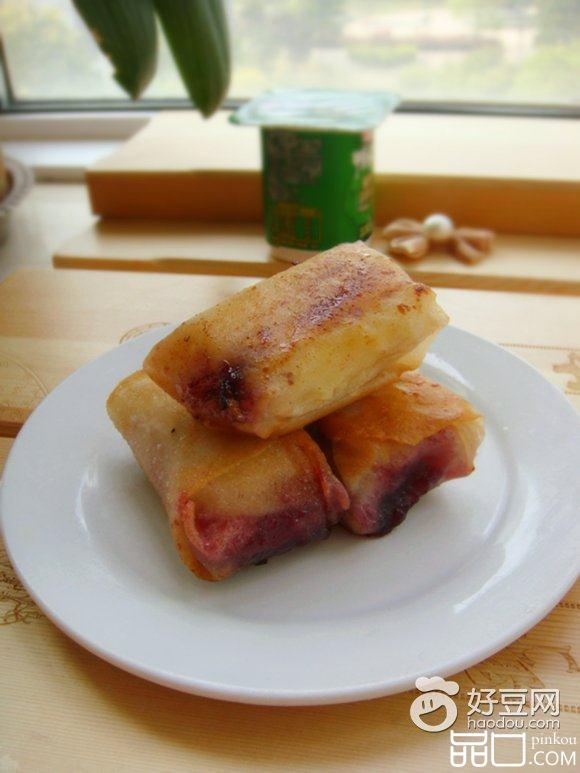 蓝莓酱香蕉卷