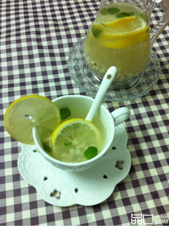 柠檬薏米蜂蜜水