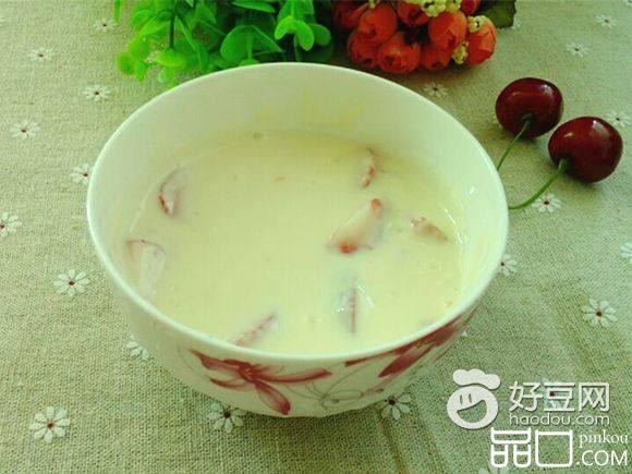 酸奶草莓捞