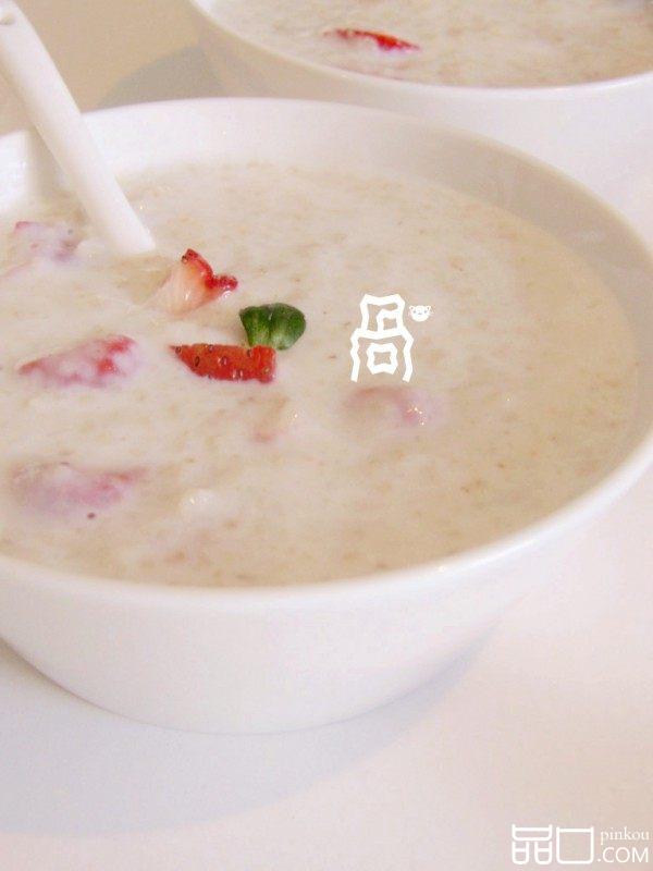 草莓燕麦粥