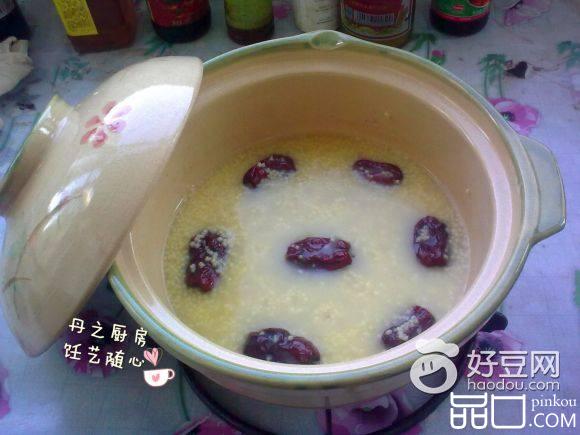砂锅大枣小米粥