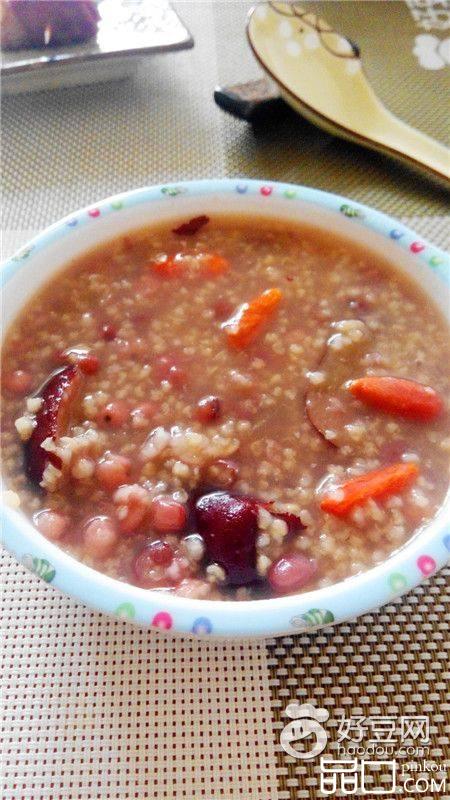 红豆薏米小米红枣粥