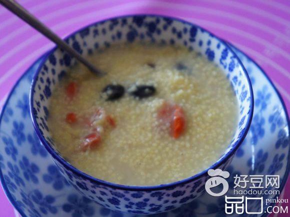 黑加仑枸杞小米粥