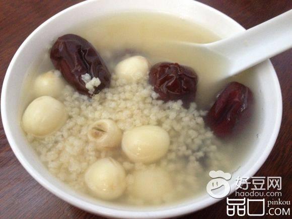 红枣莲子小米粥