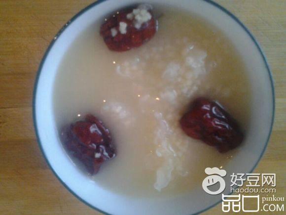 银耳小米红枣粥