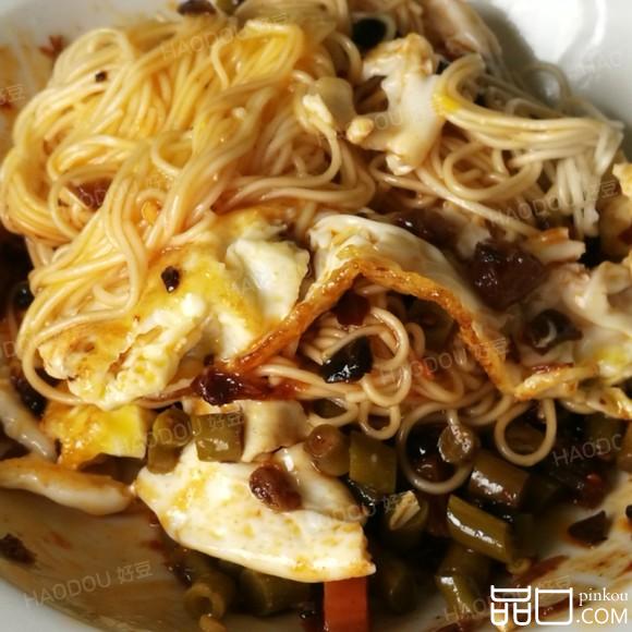 蛋裹香辣面