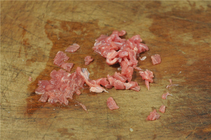 牛肉粒西红柿盅步骤2