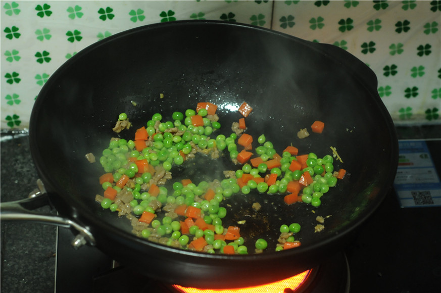 牛肉粒西红柿盅步骤8