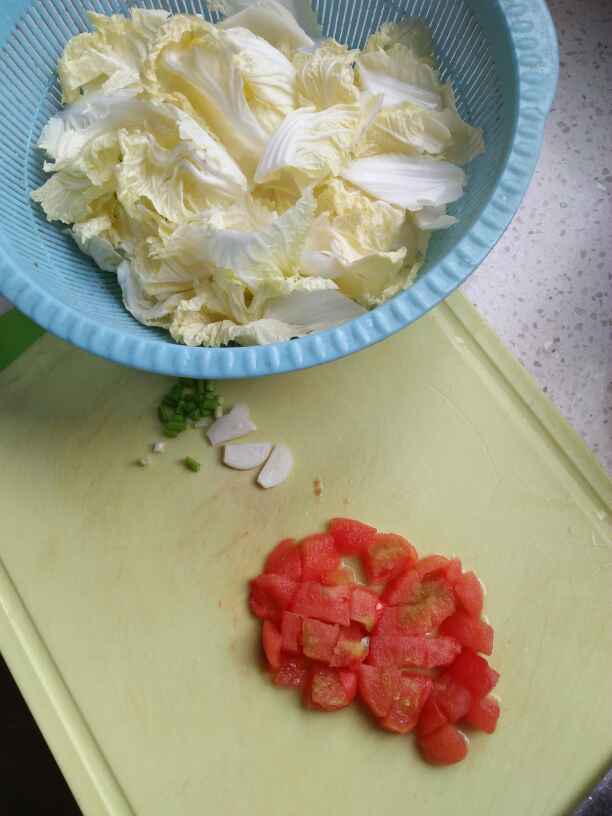 西红柿炒小白菜步骤1