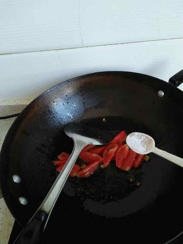 平菇西红柿肉丝汤步骤5