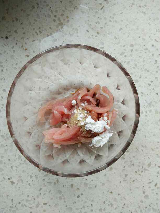平菇西红柿肉丝汤步骤2