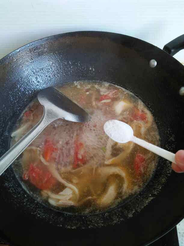 平菇西红柿肉丝汤步骤9