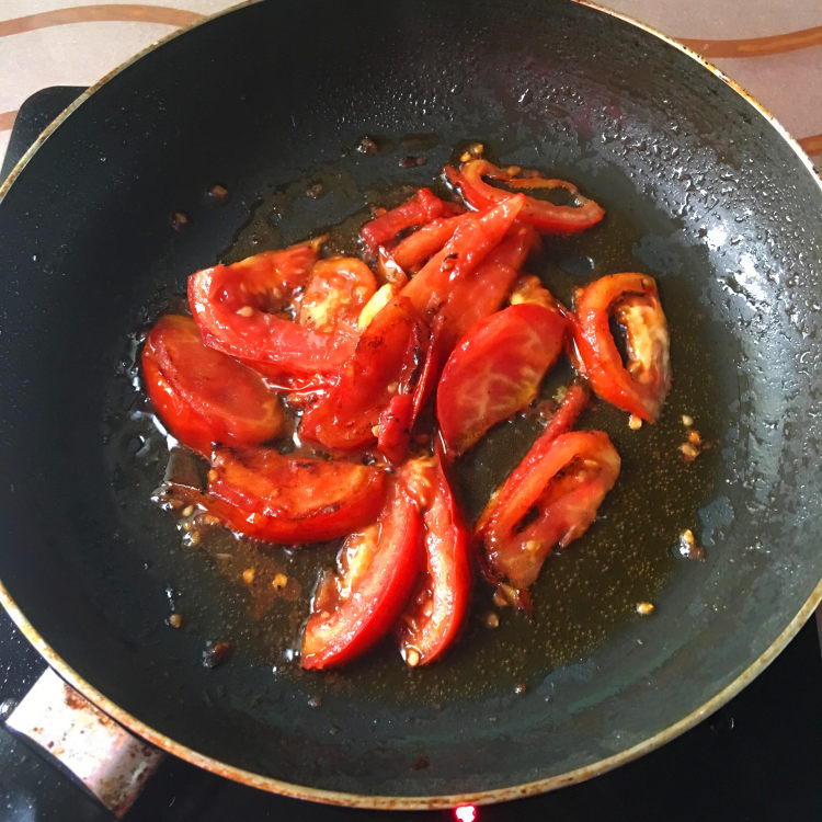 番茄酸菜斑鱼片步骤7