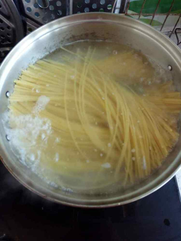 西红柿蘑菇鸡肉意大利步骤4