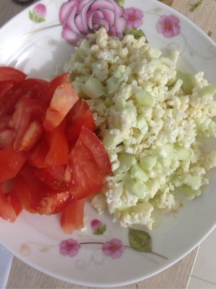 西红柿菠菜炒饭步骤2