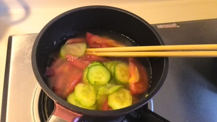 黄瓜西红柿汤步骤6