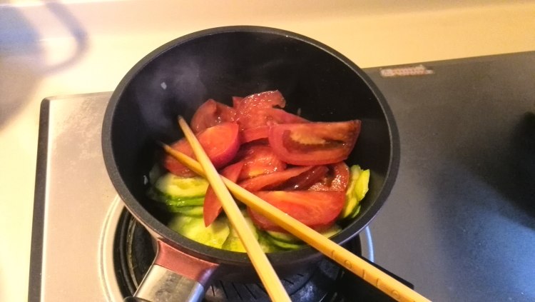 黄瓜西红柿汤步骤5
