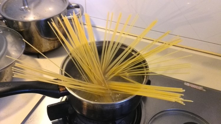 茄汁鸡蛋意面#百味来步骤1
