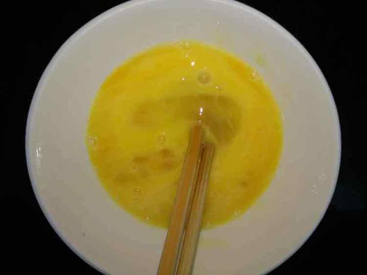 大头菜西红柿炒鸡蛋步骤2