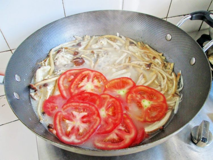茶树菇鱼骨汤步骤8