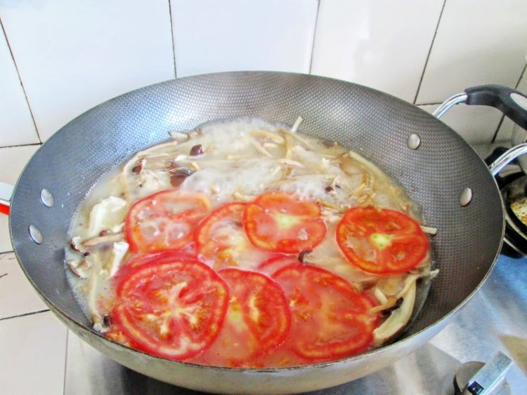 茶树菇鱼骨汤步骤9