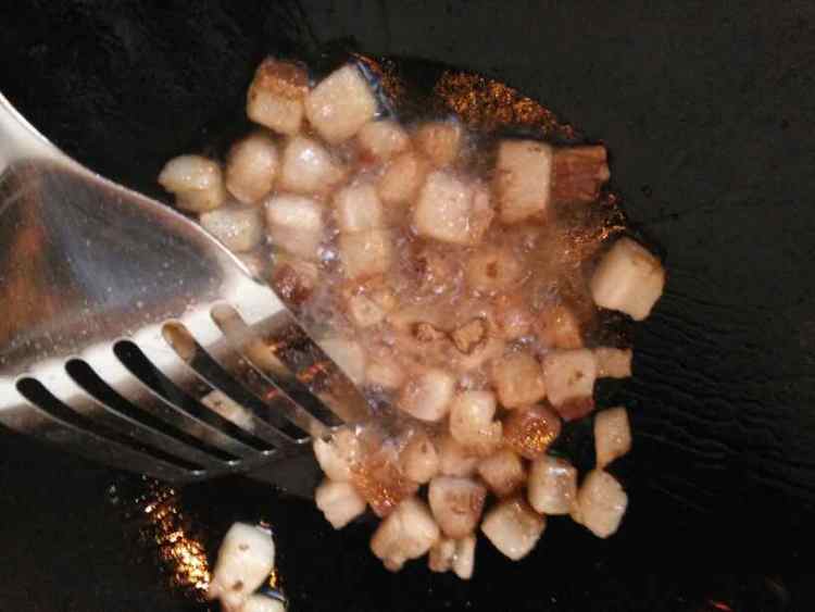 豇豆胡萝卜西红柿炒肉步骤4