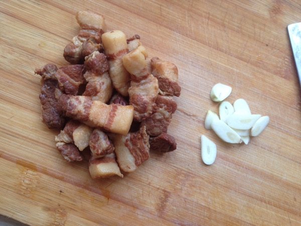 肉丁米线步骤1