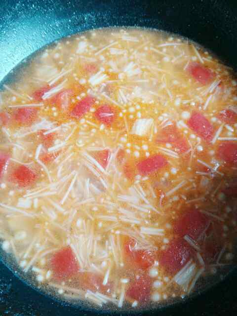 西红柿金针菇瘦肉汤步骤7