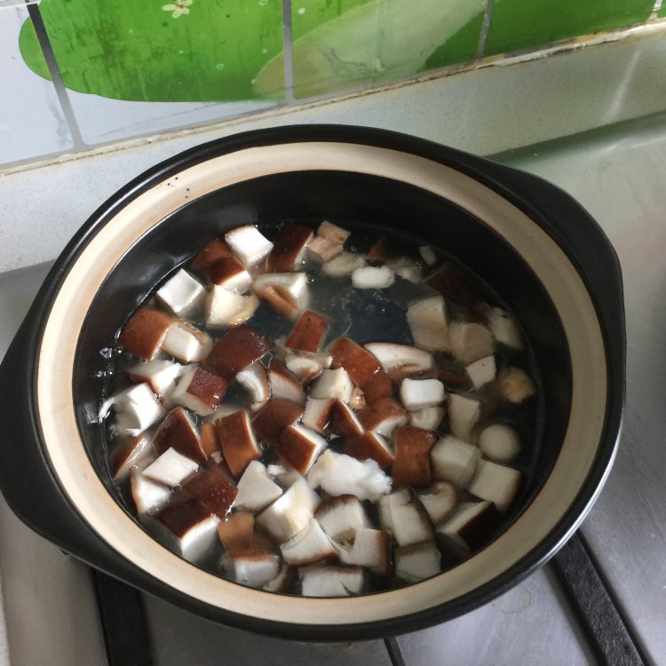 香菇西红柿疙瘩汤步骤6
