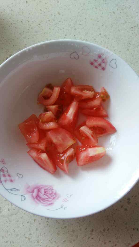 西红柿香菇焖油豆腐步骤1