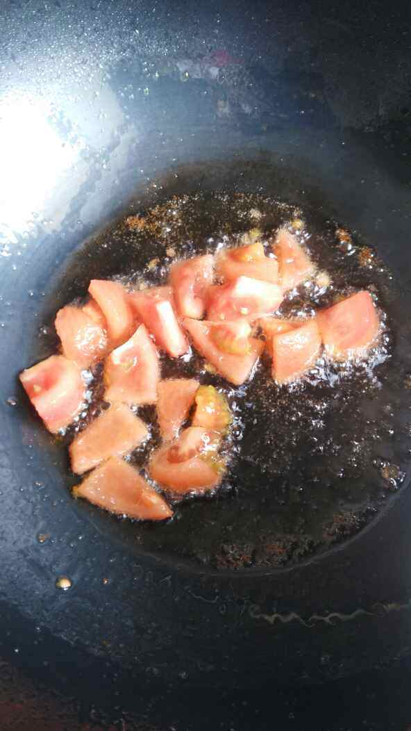 西红柿香菇焖油豆腐步骤4