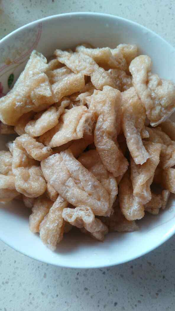 西红柿香菇焖油豆腐步骤3